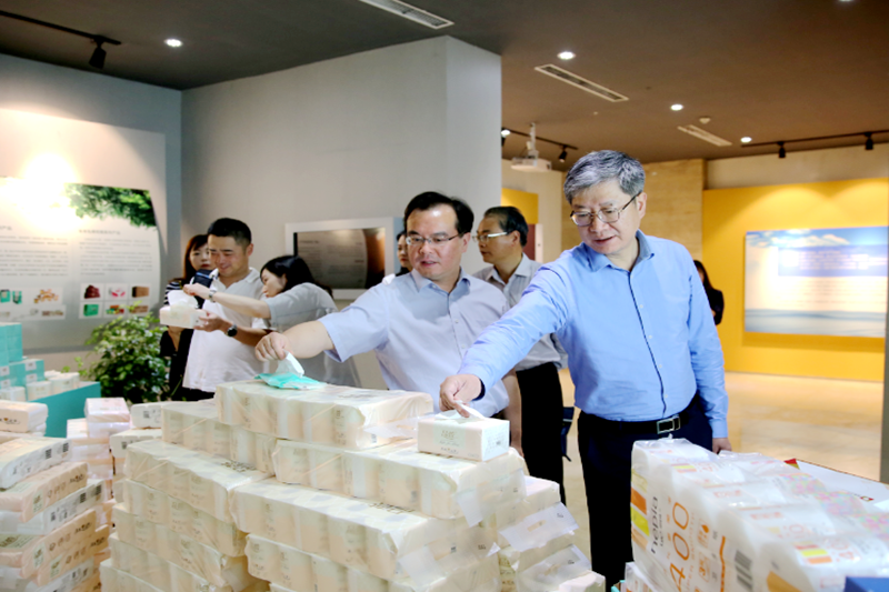 2019年 5月22日，時任浙江省社會組織綜合黨委專職副書記、省民政廳社會組織管理局局長蔡國華蒞臨景興紙業(yè)調(diào)研企業(yè)發(fā)展情況和黨建工作