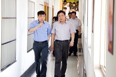 2012年7月5日，時任嘉興市委書記李衛(wèi)寧一行調(diào)研公司黨建工作