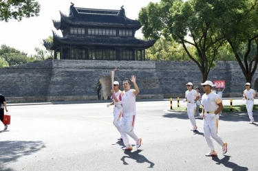 笑臉與熱情刷屏！這名火炬手是景興人！